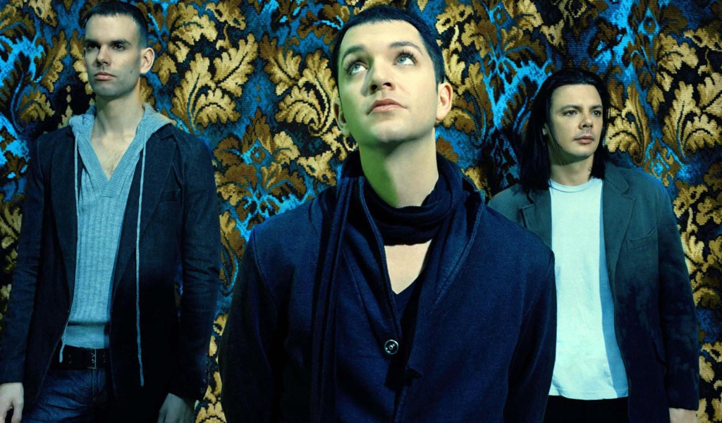 Placebo на разноцветном фоне