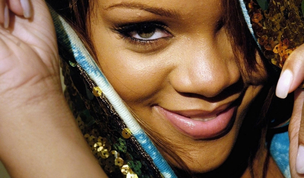 Rihanna привлекательная улыбка
