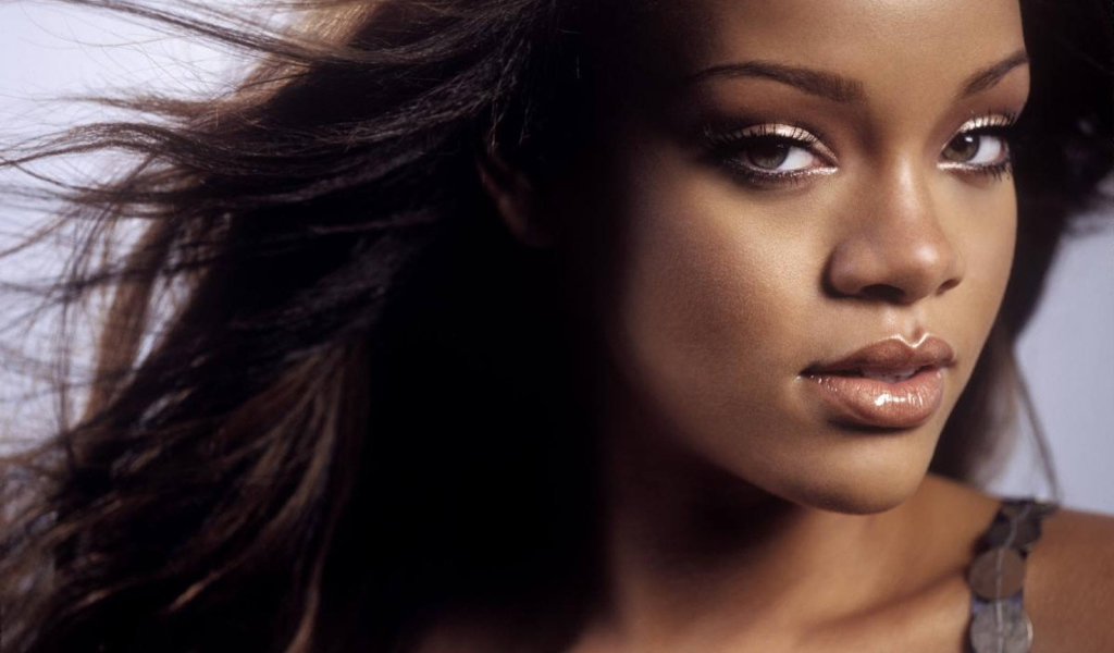 Rihanna под действием ветра