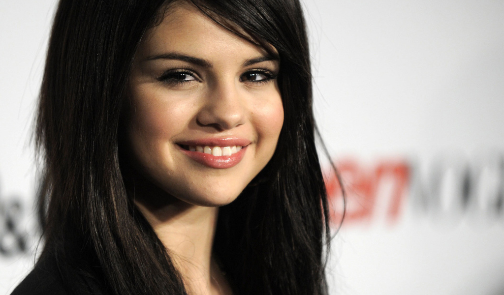 Певица Селена Гомез на церемонии награждения