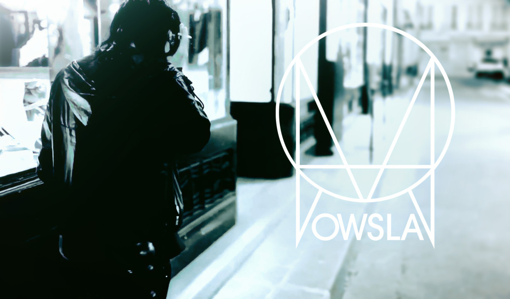 Skrillex идет по улице