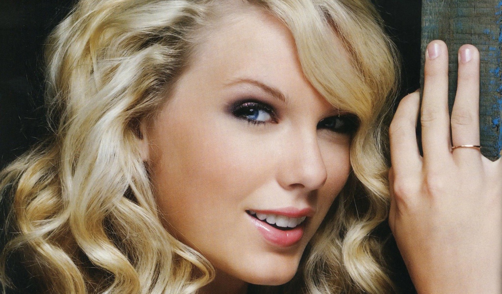 Taylor Swift красивая блондинка