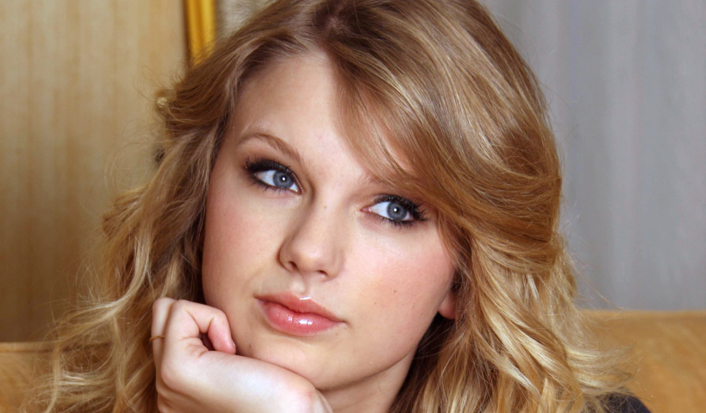 Taylor Swift думает