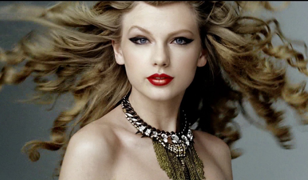 Taylor Swift выглядит как Клеопатра