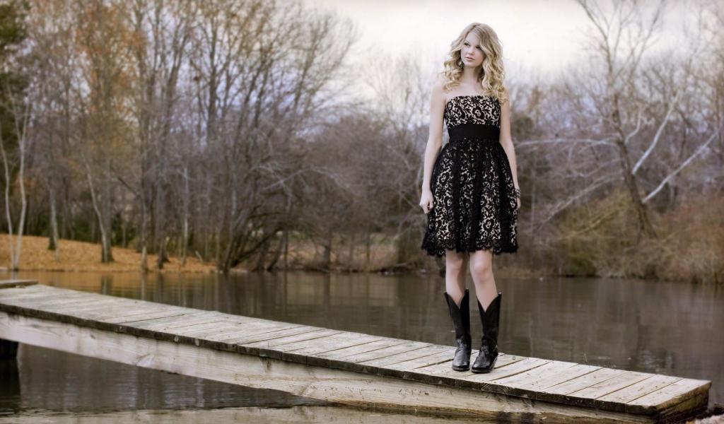 Taylor Swift на мосту