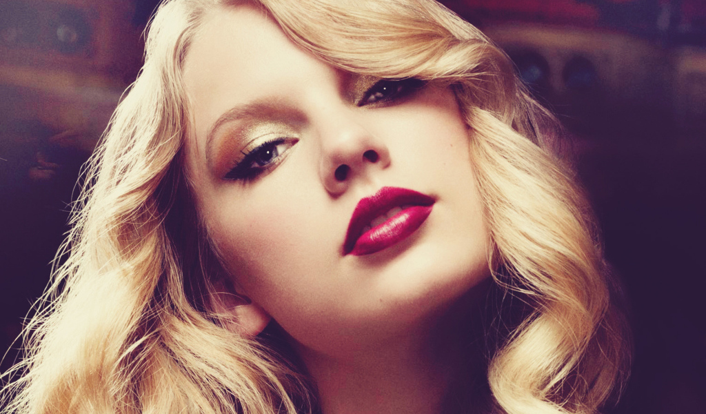 Taylor Swift красная помада