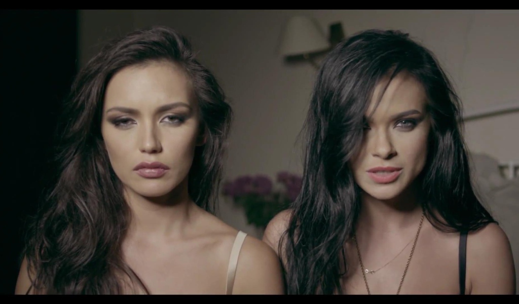 Группа Серебро поет песню Мало тебя