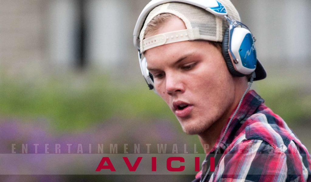 Avicii в наушниках