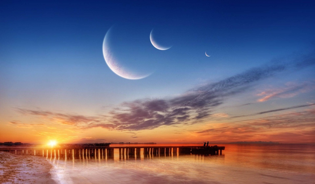 Три луны и пляж