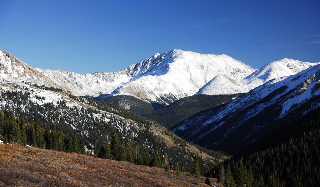 Белые горы на горизонте