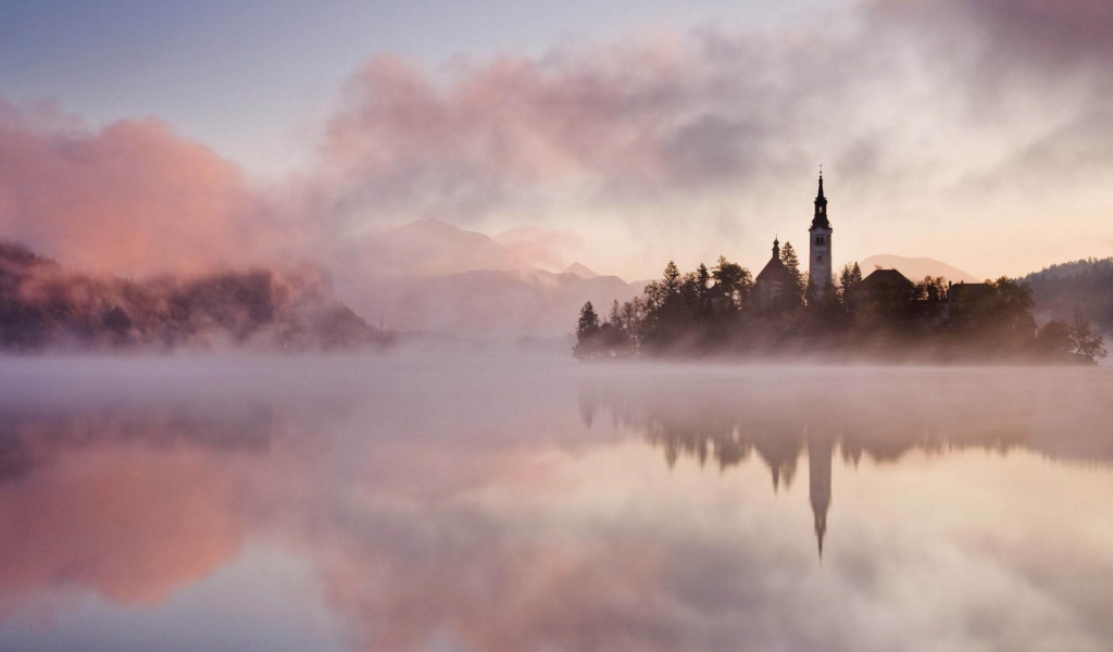 Туман над озером