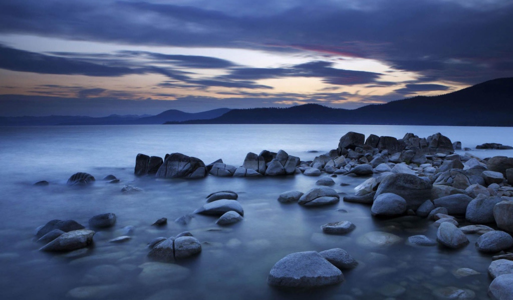 Сумерки на озере