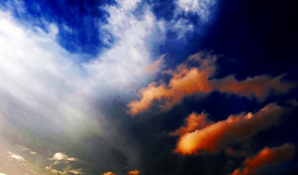 Белые и желтые облака