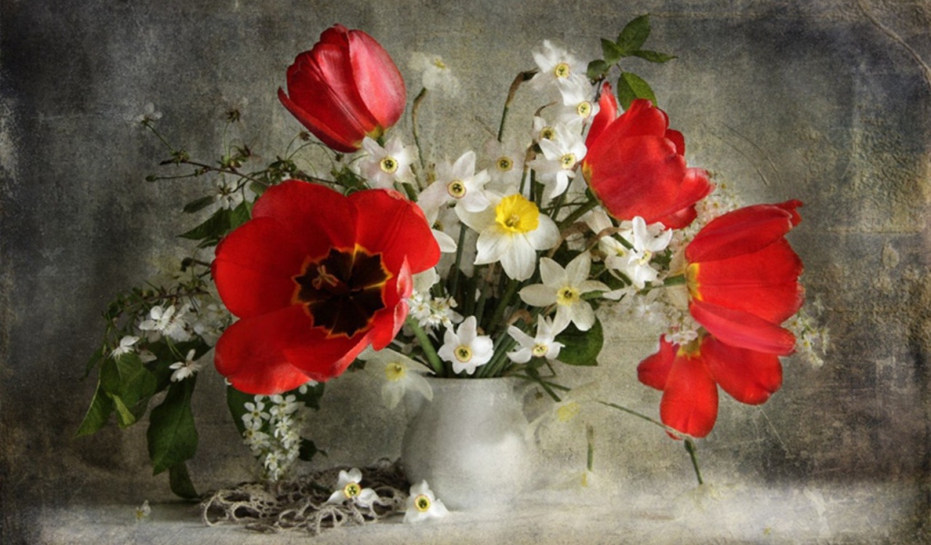 Букет в фарфоровой вазе