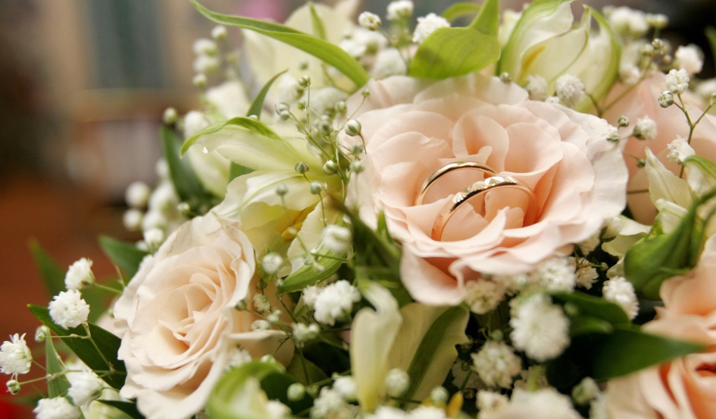 Wedding bouquet with rings