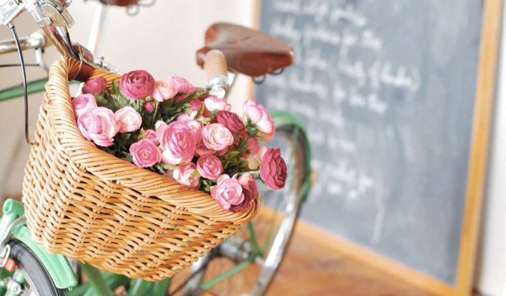 Розы в корзине