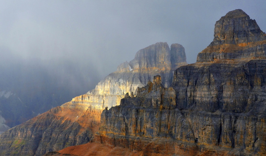 Разноцветные горы