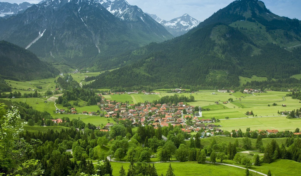 Селение в горной долине