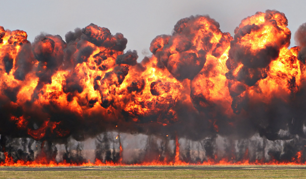 Взрыв напалмовых бомб