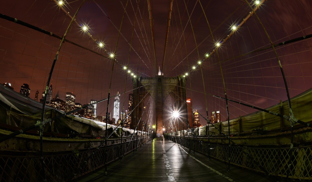 Подвесной мост с огнями
