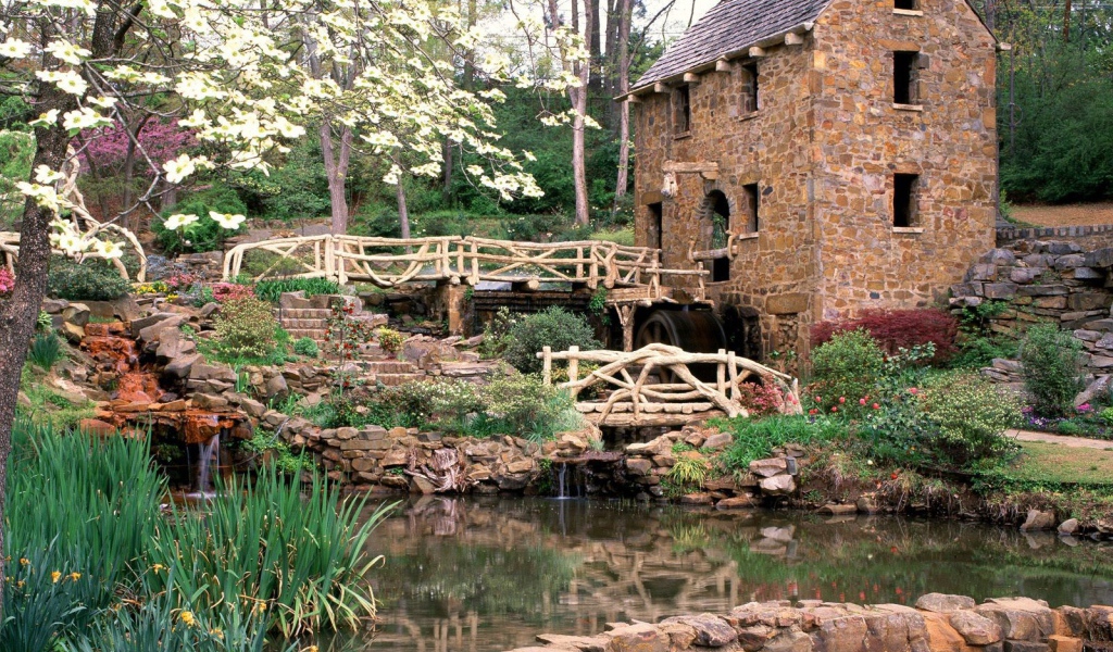 Старинная водяная мельница