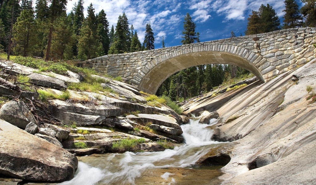 Мост через горную реку