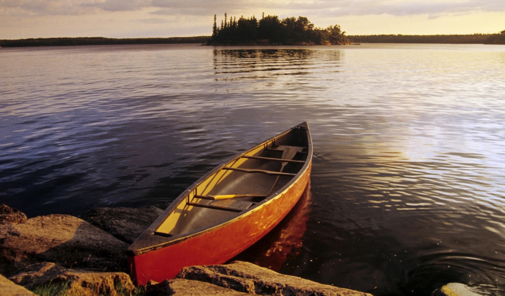 Озеро в Канаде