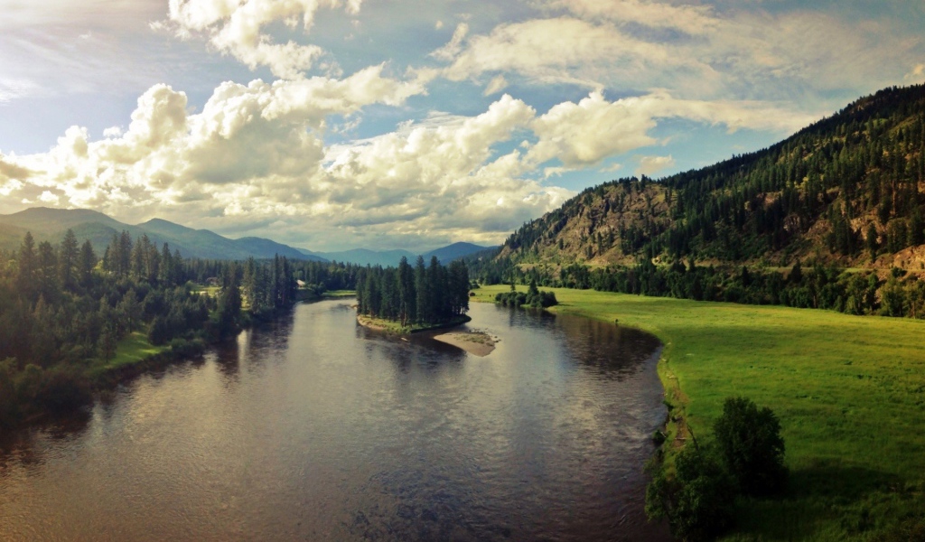 Остров на реке