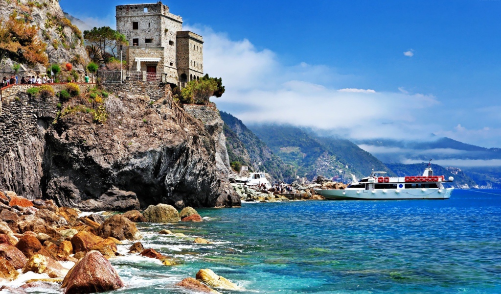 Старинная крепость