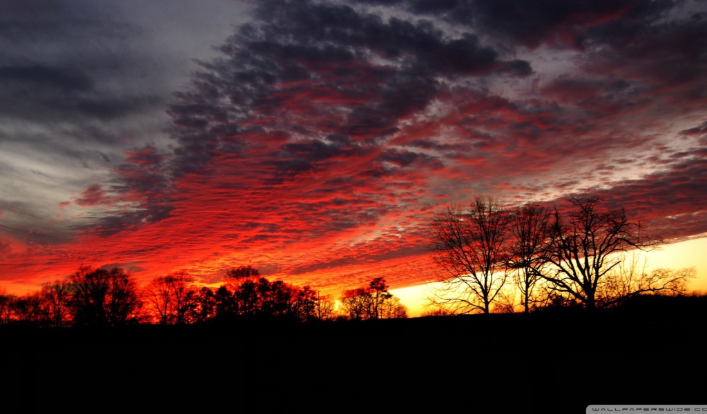 Багровые облака на закате
