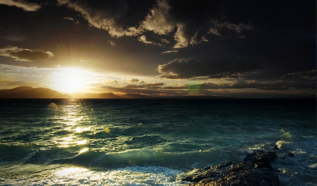 Закат и волны