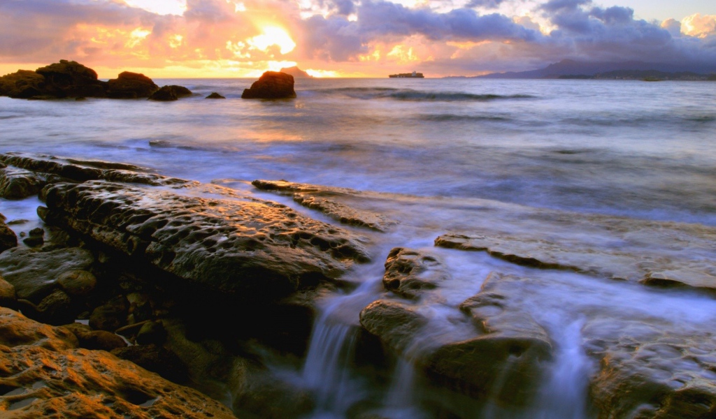 Закат на морском побережье