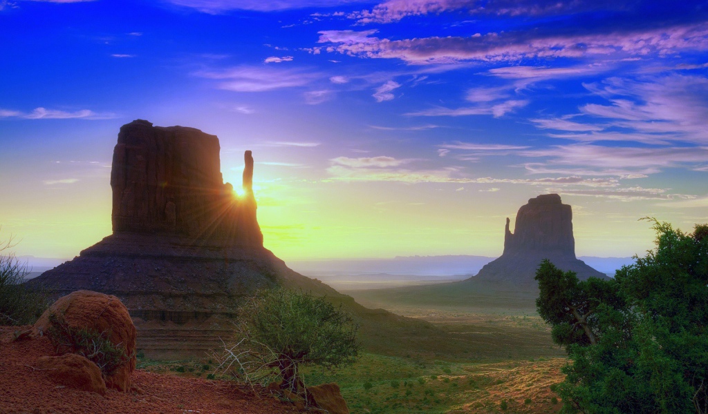 Закат у скал близнецов