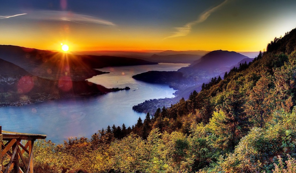 Закат на извилистой реке