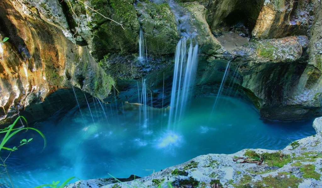 Голубые струи