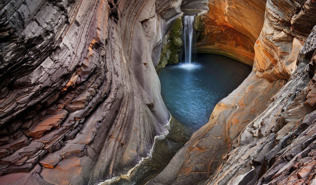Водопад в пещере