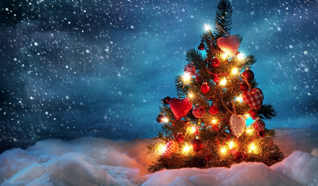 Шарики на елке в Новый Год