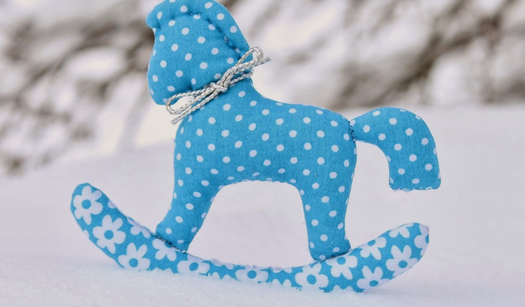 Синяя лошадь 2014