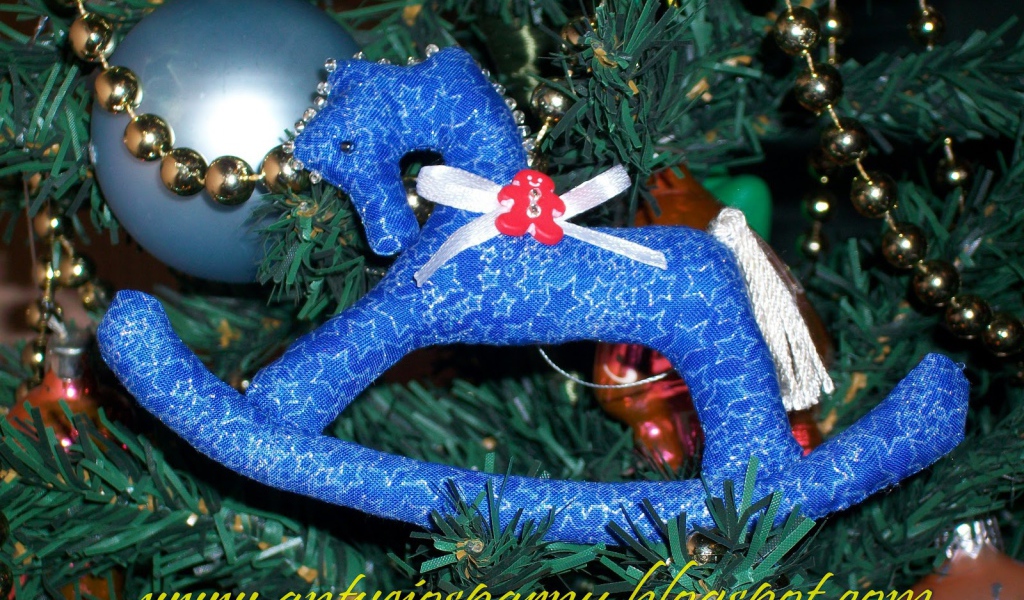 Елочная игрушка лошадка качалка