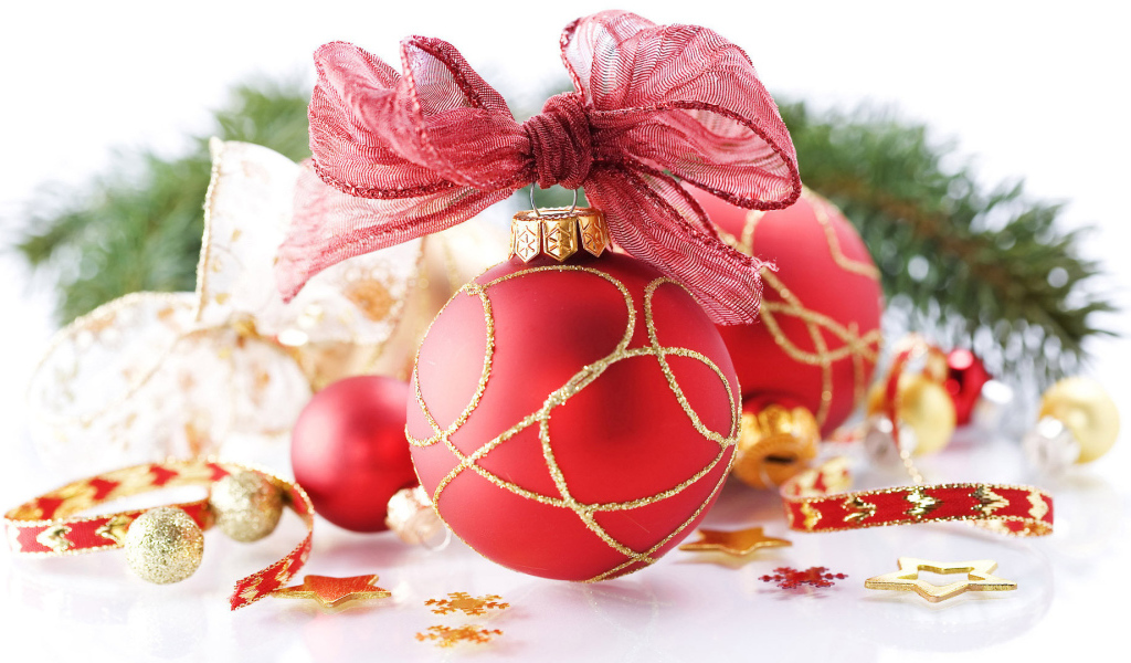 Елочные игрушки шарики