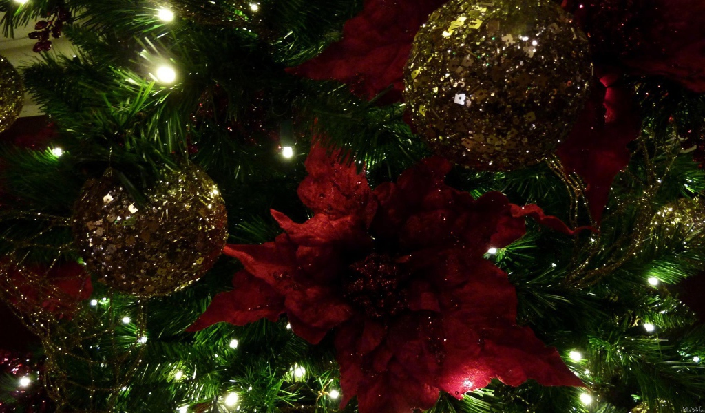 Темная Новогодняя елка