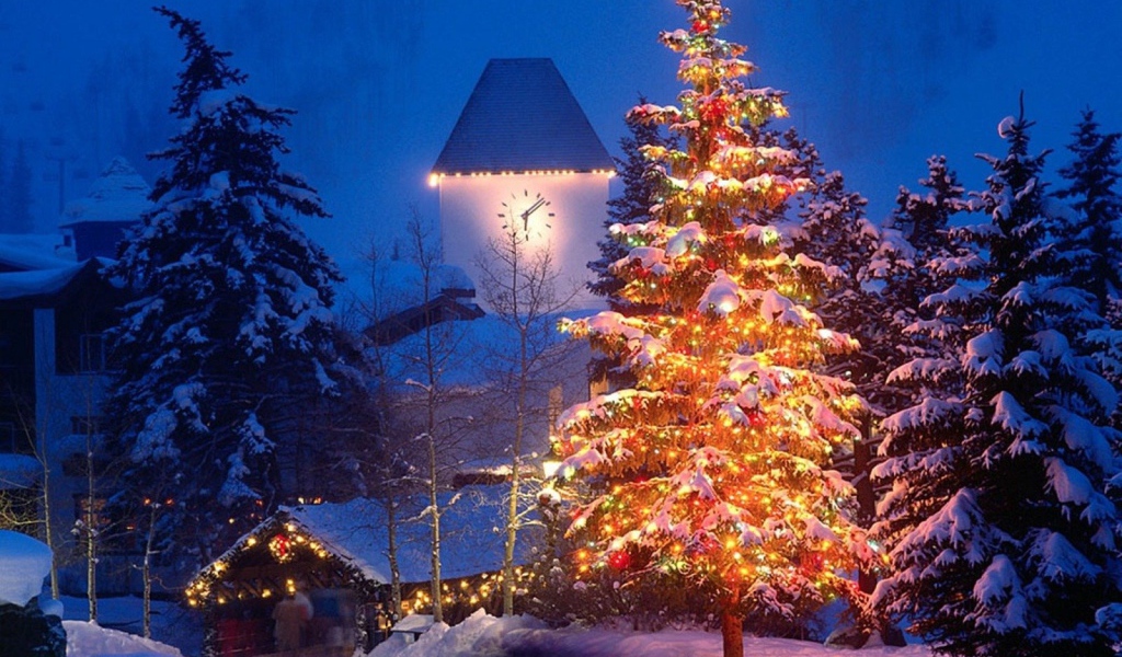 Нарядная елка на Новый 2014 Год лошади