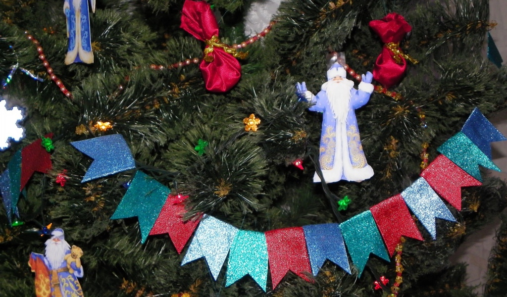 Гирлянды на елку