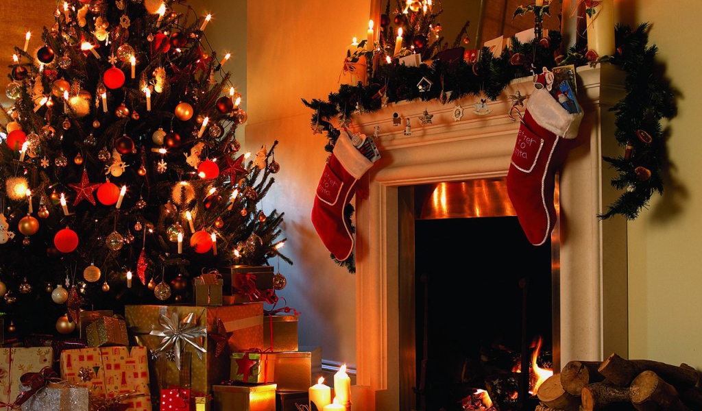 Подарки для детей под новогодней елкой в 2014 год лошади