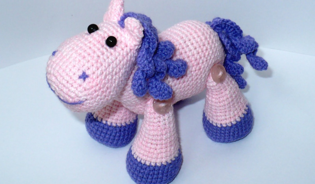 Вязаная лошадь