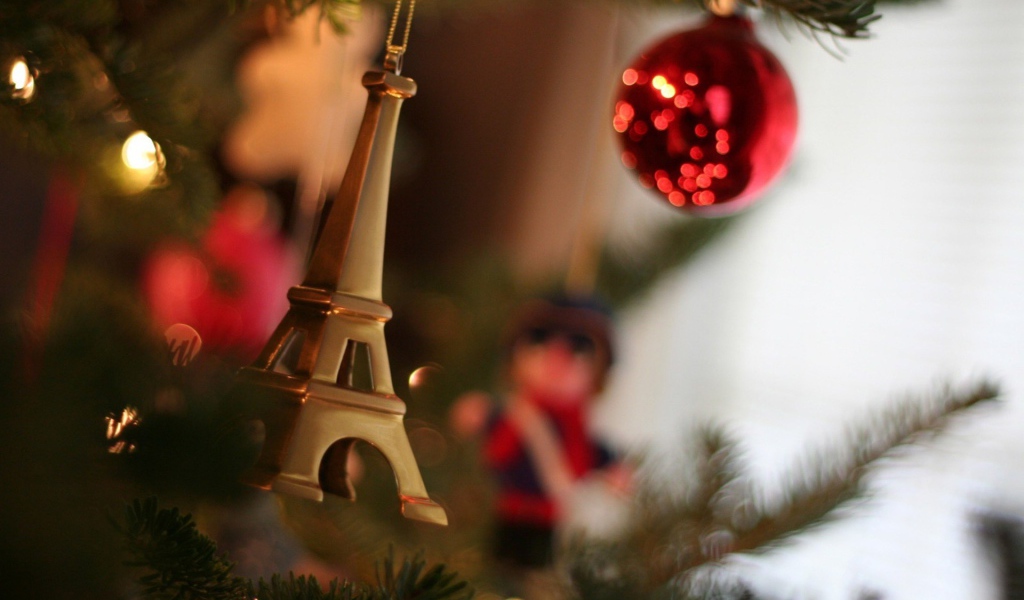 Новогодняя елка в Париже