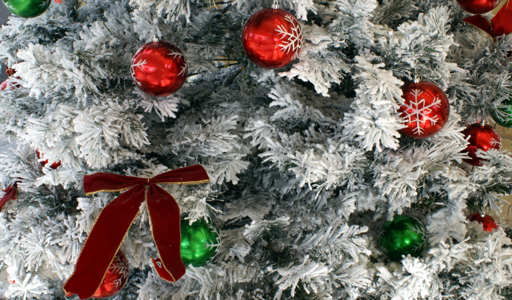 Серебряный дождь на новогодней елке 2014