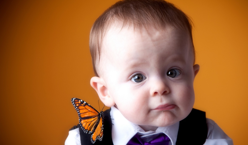Мальчик с бабочкой
