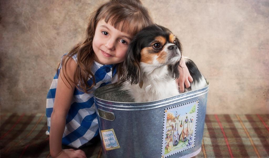 Девочка с подарком