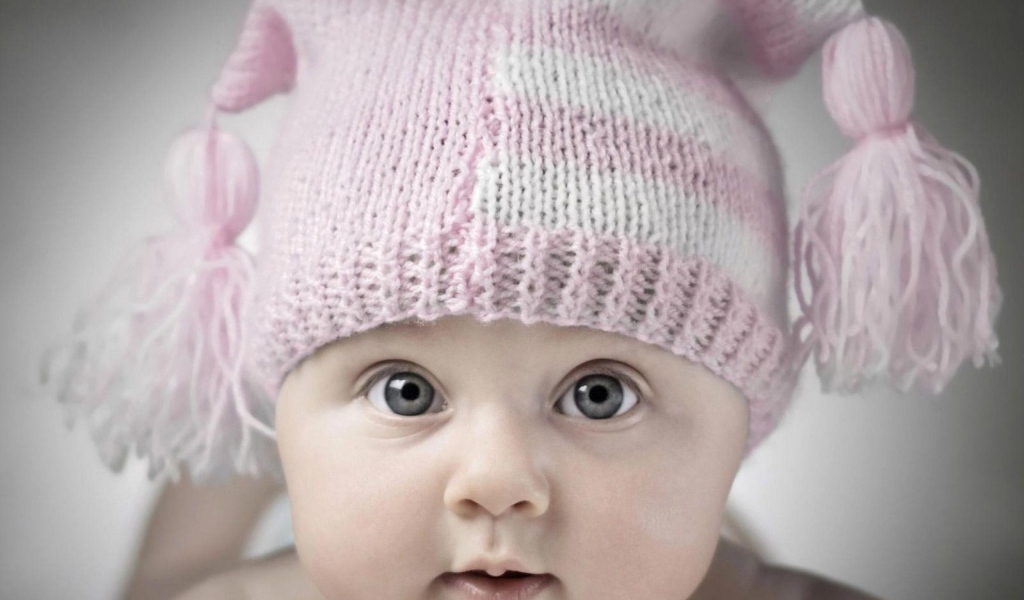 Ребенок в шапочке